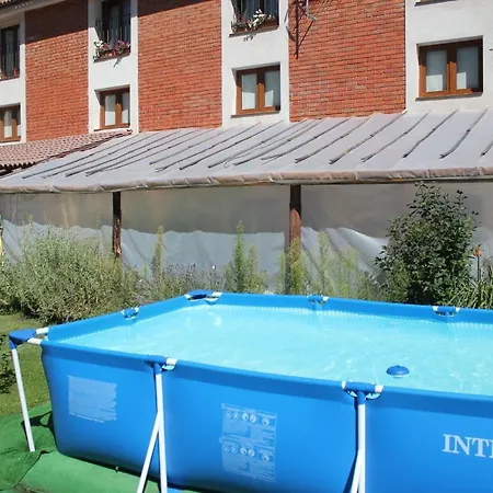 Holiday home Tejeruelas Navacepedilla de Corneja