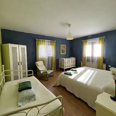 Holiday home Tejeruelas Navacepedilla de Corneja